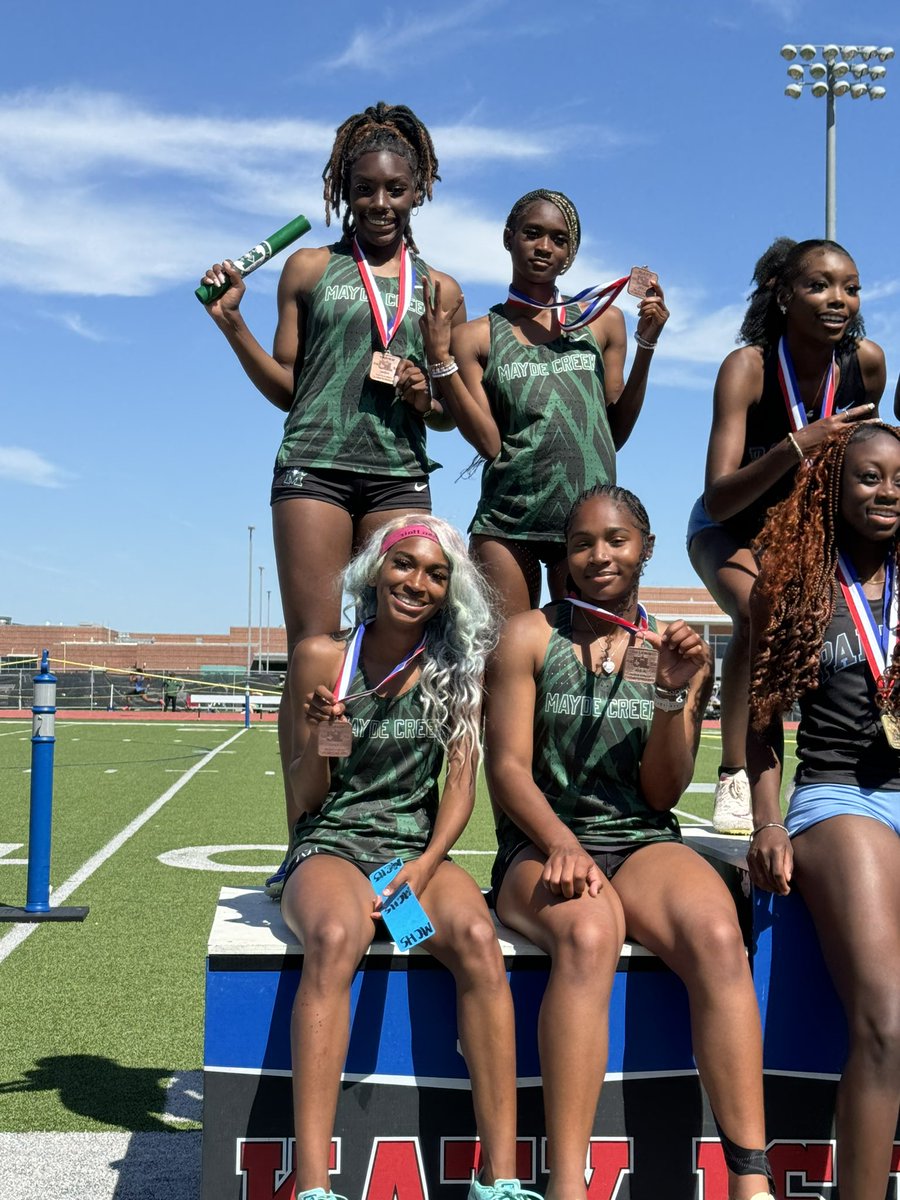 Siemers_XC_TF's tweet photo. 3rd 🥉 place in the Area 4x200 and a SCHOOL RECORD for @trackstardaeda @SydDaKyd07 @samaralister @deayani1105 

Next up is Regionals
#TheCreekIsRising https://t.co/Ems02CgBT5