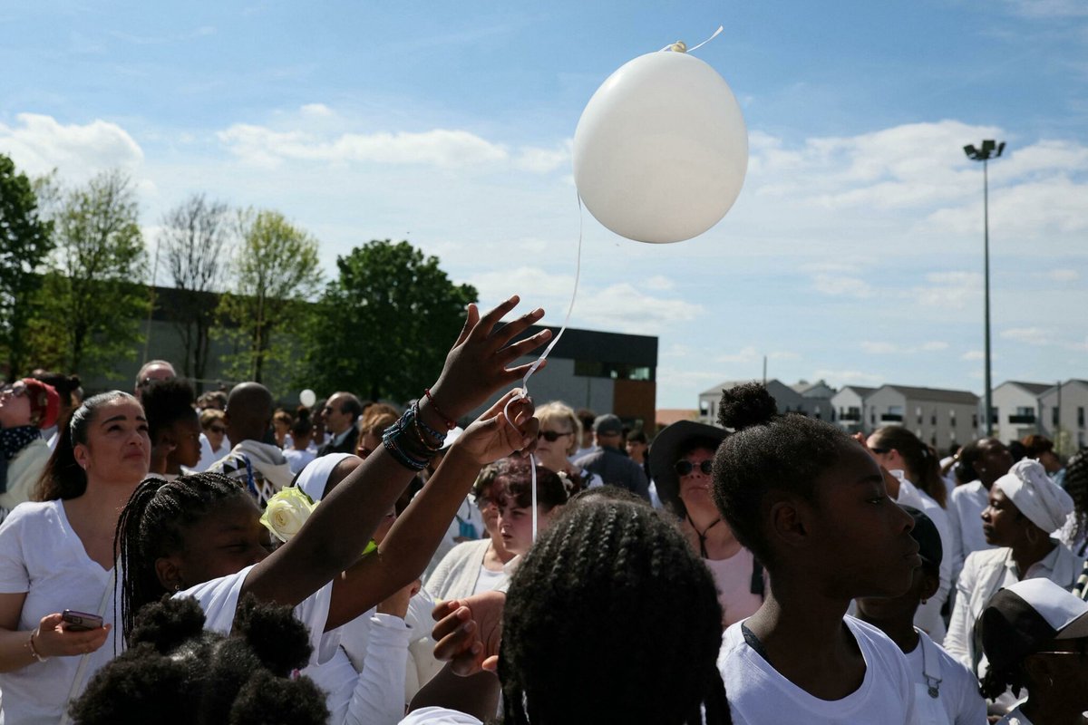 VIDÉO | « Tout le monde l’aimait » : l’émotion des amies de Shemseddine à la marche blanche lui rendant hommage ➡️ l.leparisien.fr/uNa1