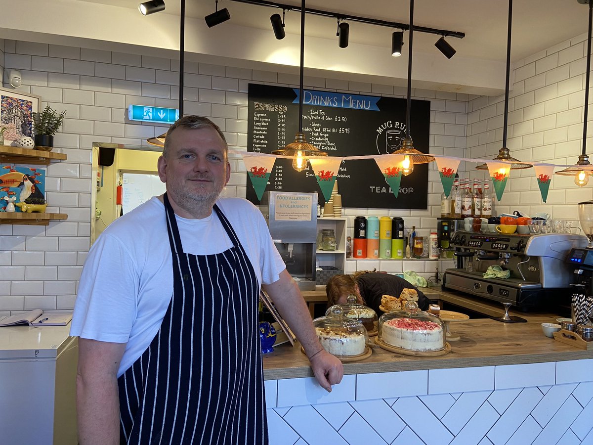 #SaturdayVibes 
#marketday at @MoldMarket 

Who’s with us for our 2nd Saturday of April ?
You could also pop in on Richard at @HomeOfGreatFood right next door!

#Mold #northwalessocial