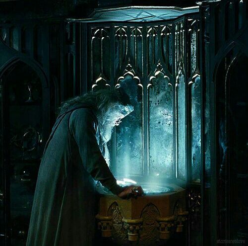 'Las palabras son, en mi no tan humilde opinión, nuestra más inagotable fuente de magia, capaces de infligir daño y de remediarlo' — Albus Dumbledore.