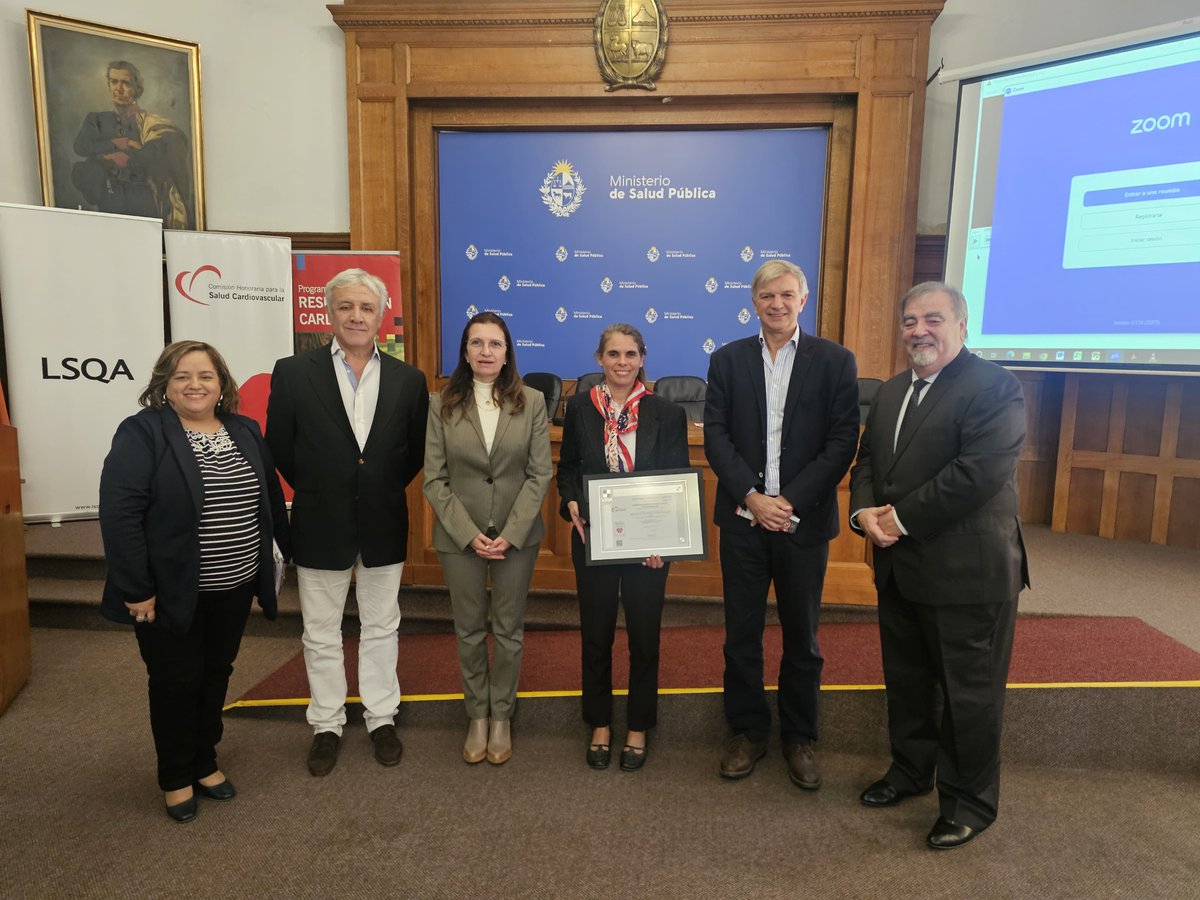 Se realizó la presentación del Programa Cardioprotegido de @cardiosaluduy. La iniciativa, apoyada por MSP y destinada a instituciones, plantea acciones específicas que permitan a las personas que la integran actuar efectivamente ante la situación de muerte súbita cardiovascular.