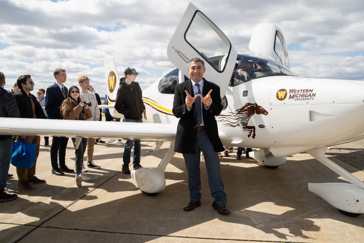 #WMU welcomes two NEW training planes! ✈️ The first of 32 planes to arrive—this upgrade allows students to partake in cutting-edge training, opens doors to enhanced hands-on education and signifies Western's unwavering commitment to experiential learning! 📸