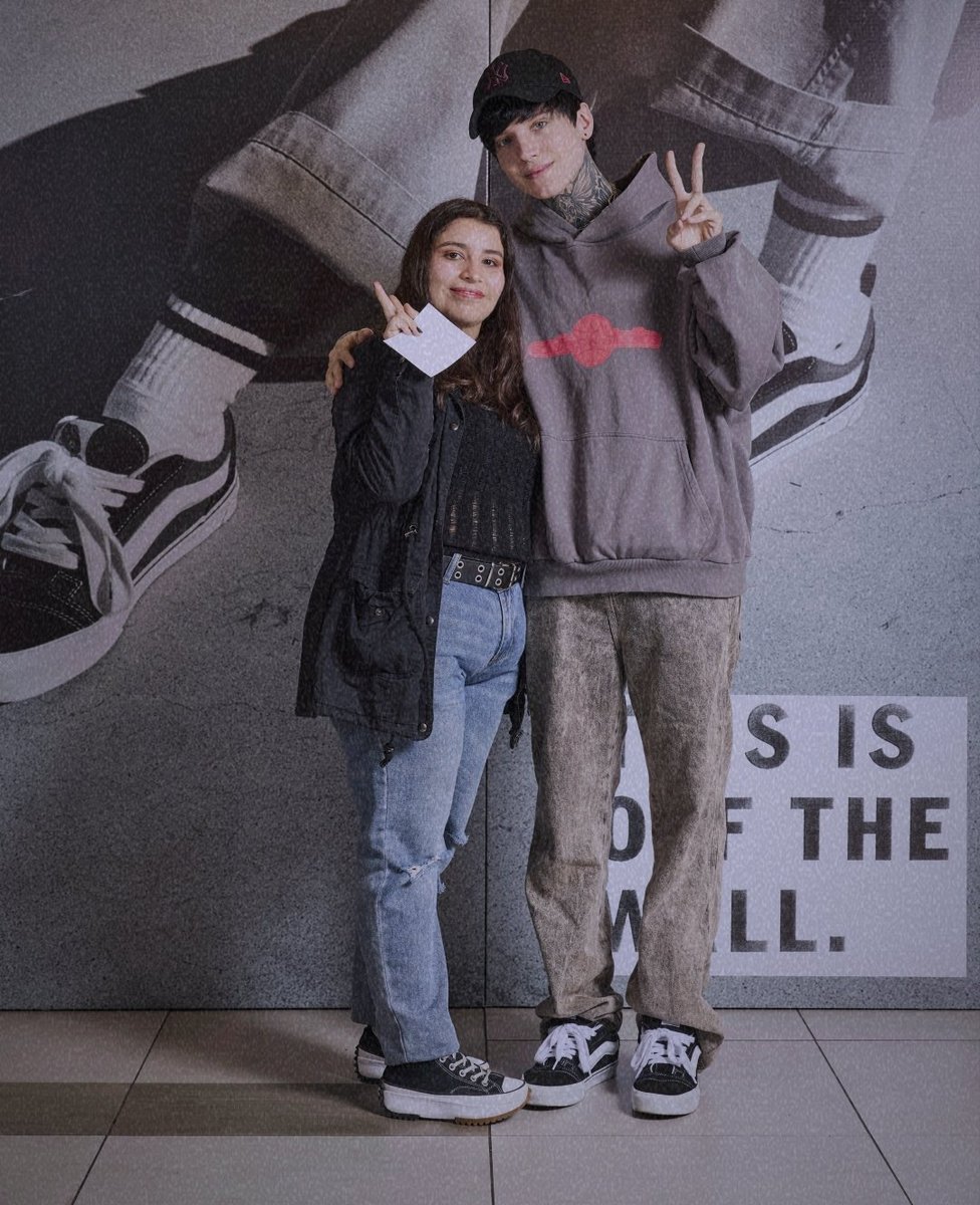 franci3434's tweet photo. Un sueño cumplido poder ver a Cry, no hay palabras para explicar lo que sentí hoy pero me siento muy feliz y espero que esté tipo de eventos se vuelva a repetir. Gracias a Cry por transmitir tanta tranquilidad en un momento de tantos nervios jdjdjjdjd, te quiero un montón🥺💕 https://t.co/F1VdZQkinF