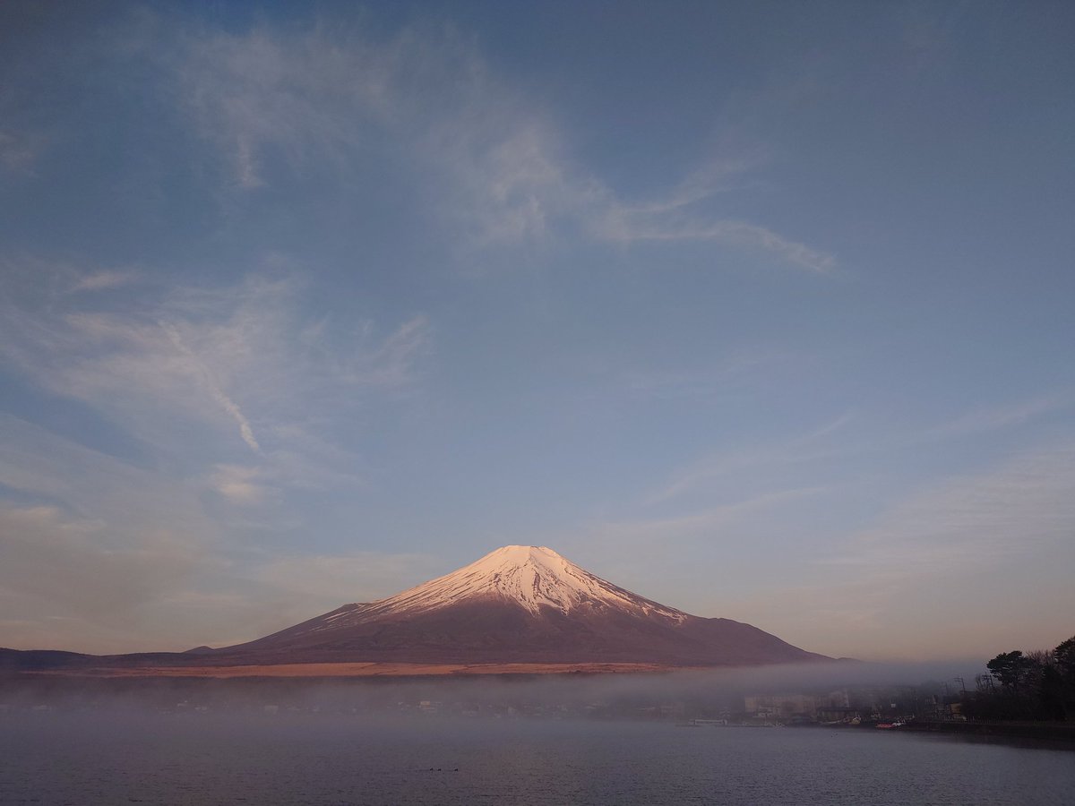 #おはよう富士山 。
今日はいい天気。
#行楽日和
#mtfuji #富士山 #山中湖 #fujisan #イマソラ #イマフジ #富士山と山中湖