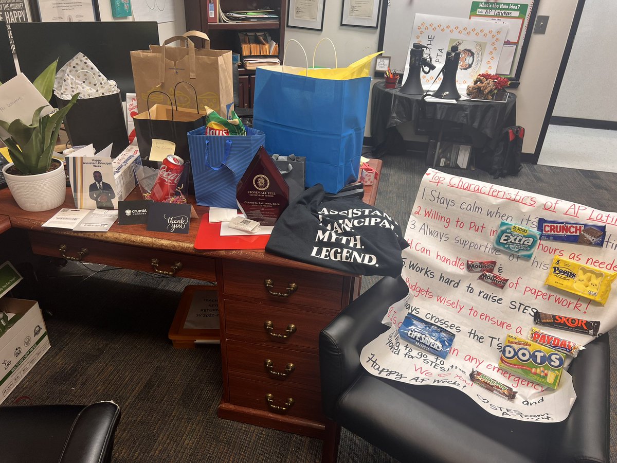 Wow! Thank you @stonewalltell staff and community for the #stellar celebration for AP week! #theloveisreal <a href="/NPorter17/">Nikki R. Porter</a> @Mrs_AABoyd <a href="/EC_Tyson/">Tyson!</a> <a href="/amybytheton/">Ms. Amy Long</a> @Miss_GeeWiz <a href="/MrGTutor/">Thomas Gumes M.Ed</a> <a href="/FAbercrombie_/">Fabby19</a> <a href="/ADunnCounselor/">Anthony Dunn</a>