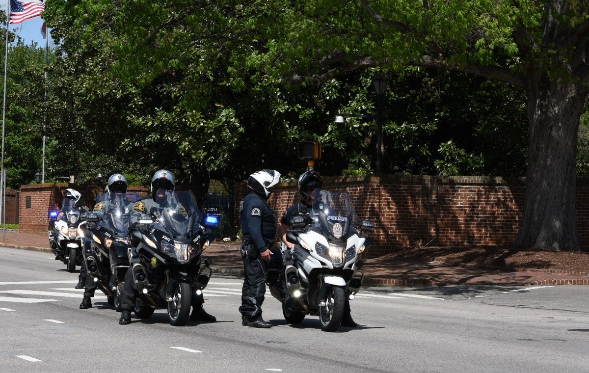 Great job by @raleighpolice to escorting @JPN_PMO around #RaleighNC, people don't think about what a dangerous job they have #supporttheblue #police #motorcycle