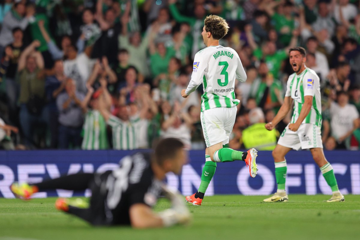 🏆⚽ ¡Sigue el #RealBetisCelta de #LaLiga! ⏱️ Min. 82 🟢 @RealBetis 2🆚0 @RCCelta 🔵 ▶️ ¡GOOOOOOOOL DEL BETIS, FEKIR HACE EL SEGUNDO CON LA CONFIRMACIÓN DEL VAR!