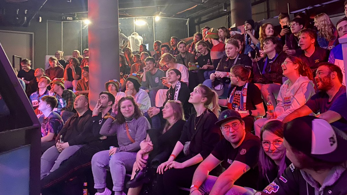 What an amazing PRIME LEAGUE FINAL it was at JOHNNY’S WATCH PARTY! 🎉 We had an incredible cast with @LPGjustJohnny , @maximmarkow , and @LoLSola A resounding congratulations to the newly crowned champions, @EinSpandau ! 🎊👑 Special thanks to @UberEats and @DKB_de !