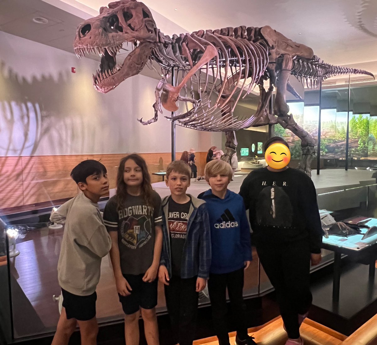 4th grade had so much fun at the Field Museum! 🤍🦖 #WeAreD97 #LongfellowBears