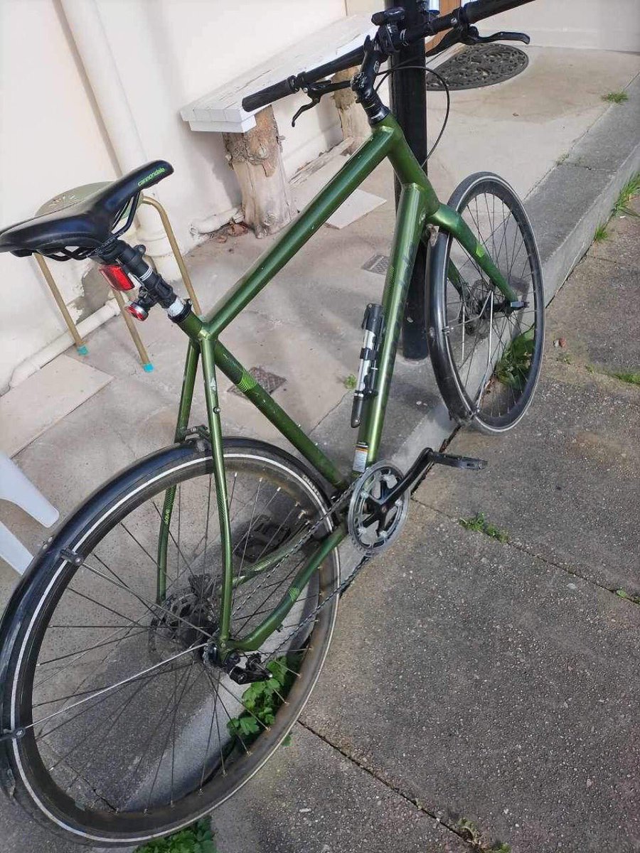 Hi, my green Cannondale Quick was stolen from the Groves overnight. It's has Vulcan Green and a single speed conversion,
Please inform if seen or offered for sale