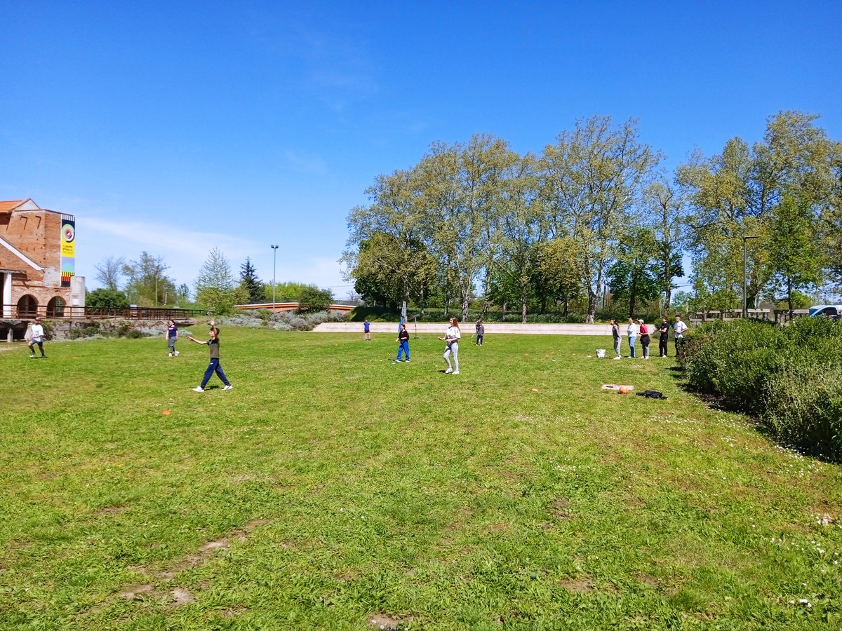 Les jeunes du département avaient rendez-vous avec les Promeneurs du Net du 82. Ateliers sur le numérique mais aussi créatifs, des jeux sportifs et de coopération,des rencontres. Une belle journée à Montech, un inter-centres pour les ados qui ne demande qu'à se renouveler