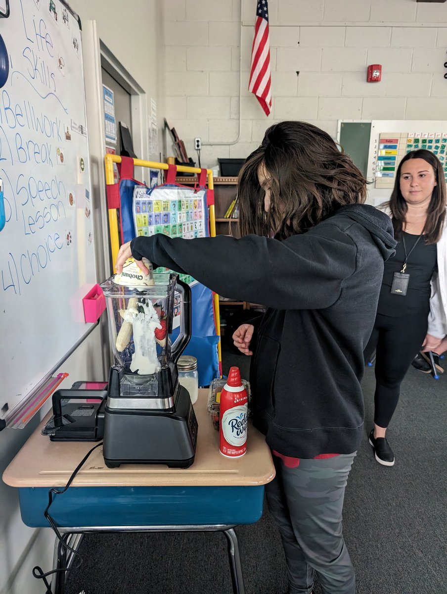 We made smoothies in our life skills speech group with Miss M yesterday!  Love working on functional life skills in the classroom 🥭🥤#mychoicewilloughbyeastlake