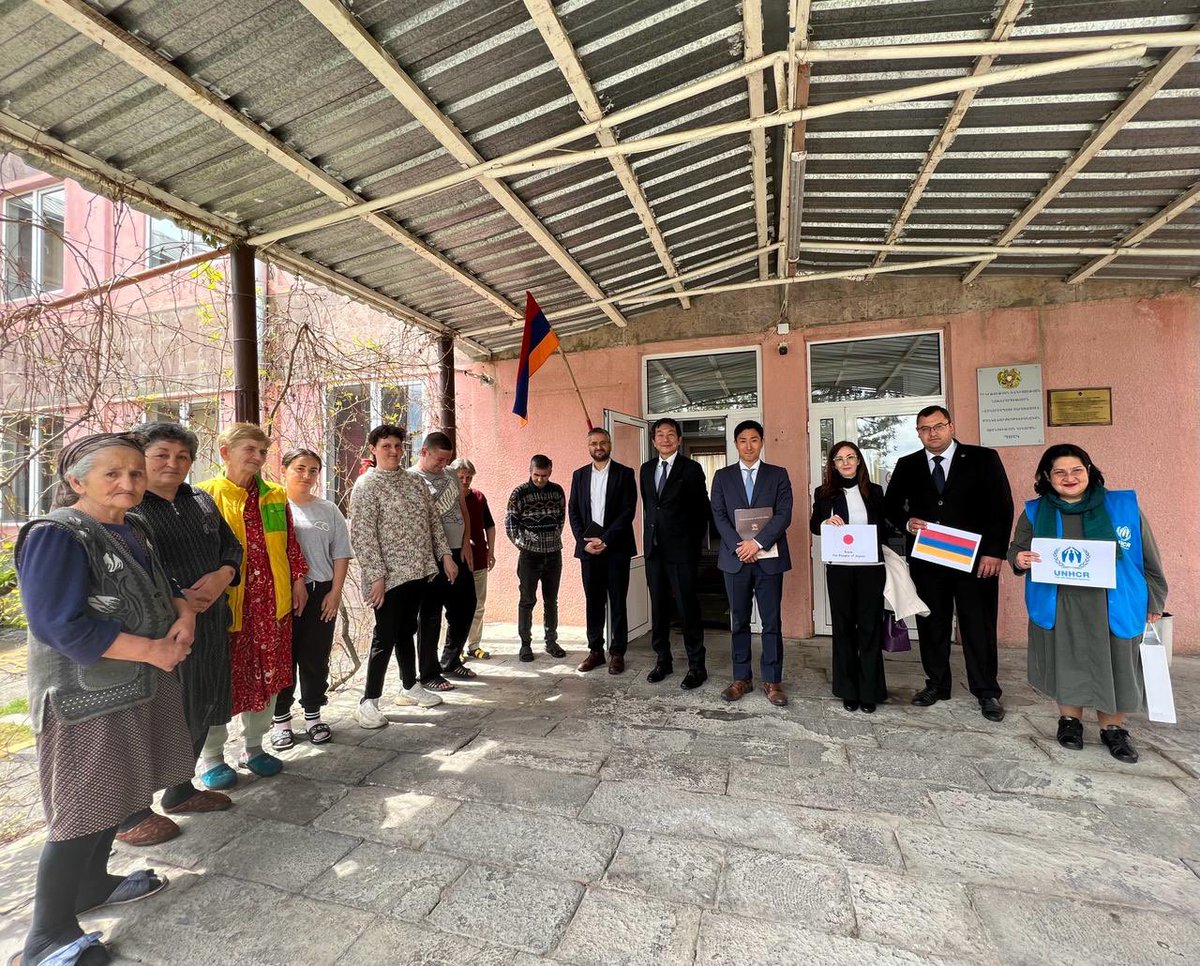 Ambassador of🇯🇵Japan in Armenia & UNHCR🇺🇳visited refugees from Karabakh living in a shelter in Vagharshapat🇦🇲to learn about their well-being & priority issues. They thanked🙏Ambassador for the crucial assistance of non-food items, voicing the need for durable housing & employment