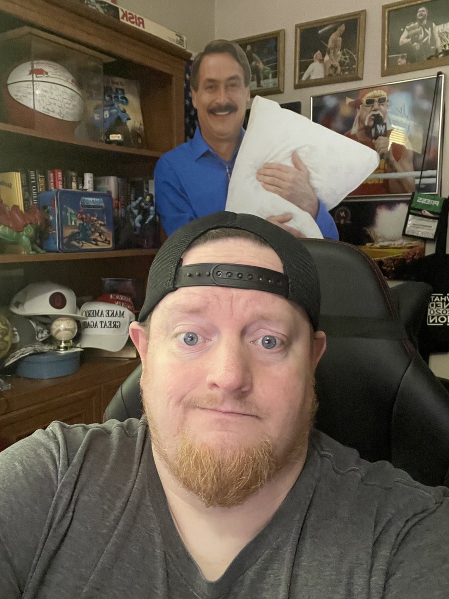 Good luck getting any work done with this guy over your shoulder.. :) In all seriousness, @realMikeLindell is a National Treasure! Nothing goes better on a Couch than a Pillow! Giza Dream Sheets $59 and $69 today with promo code COUCH Visit MyPillow.com/Couch today and…