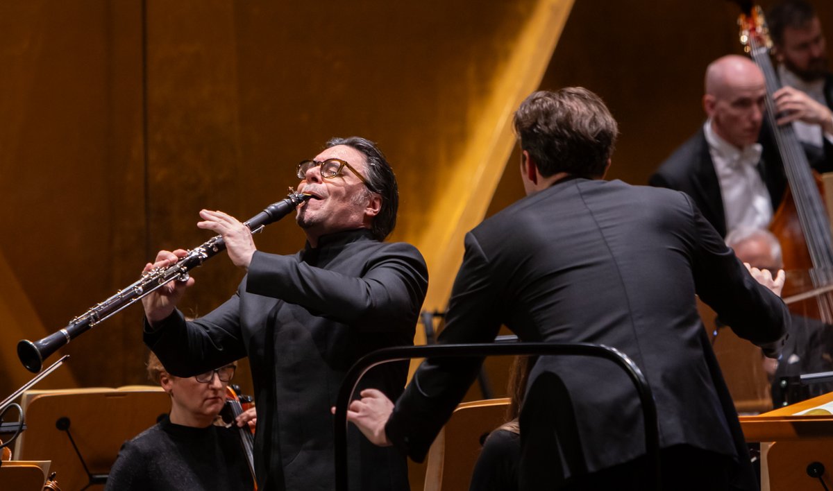 BEETHOVEN | MOZART
× Orkiestra Symfoniczna Filharmonii w Szczecinie
× Reto Bieri - klarnet
× <a href="/CaseScaglione/">Case Scaglione</a> - dyrygent

O słuch pracowników Filharmonii przez cały rok dba Medincus Centrum Słuchu i Mowy.

fot. Sebastian Wołosz