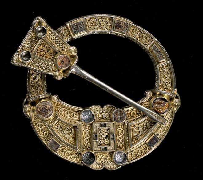 Hunterston Brooch (700 AD) (in Scotland or Ireland), Hunterston Brooch is cast in silver, gilt, and set with pieces of amber (most now missing), and decorated with interlaced animal bodies in gold filigree. The diameter of the ring is 12.2cm, and in its centre there is a cross…