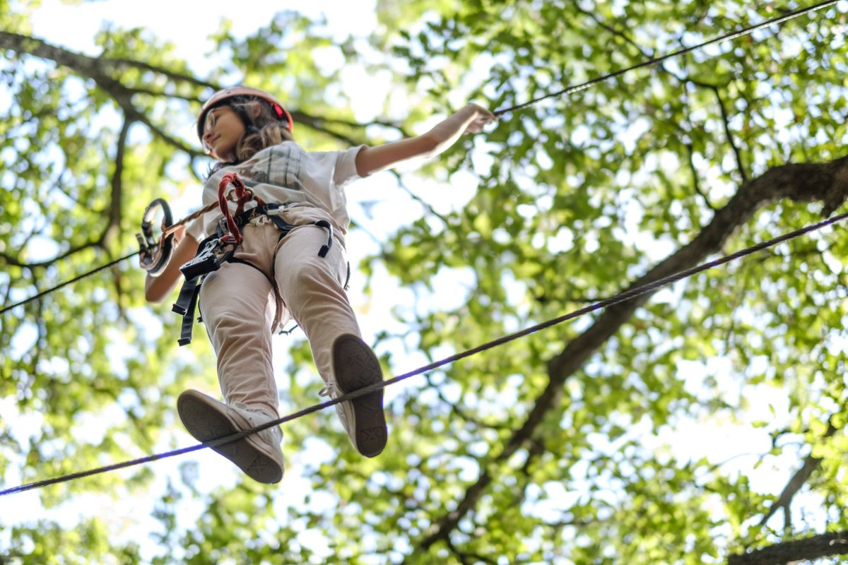 #Familytrips - Where to have fun in Tuscany with your loved ones. Book your experience at the Adventure Park of Saltalbero, in Rapolano Terme, among the the hills of Siena. It’s equipped with 7 acrobatic trails divided by age and level of difficulty. bit.ly/SaltalberoAdve…