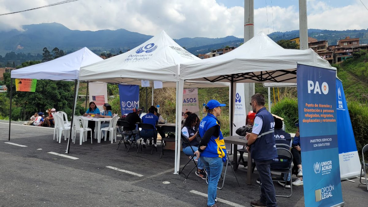 Equipo de #MovilidadHumana de nuestra Regional #Antioquia, con el apoyo de @heartlandintl_ @OIMColombia @AcnurColombia y ZOA Internacional, continúa la consolidación de la estrategia Carpas Humanitarias de atención a población migrante. 🧵