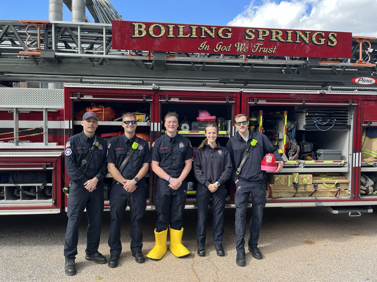 Boiling Springs Fire District Ladder-14 had a blast at Buena Vista Elementary School's Bobcat Bash! Good food, tons of games, and smiles all around. Thanks for having us!#CommunityEngagement #BobcatBash