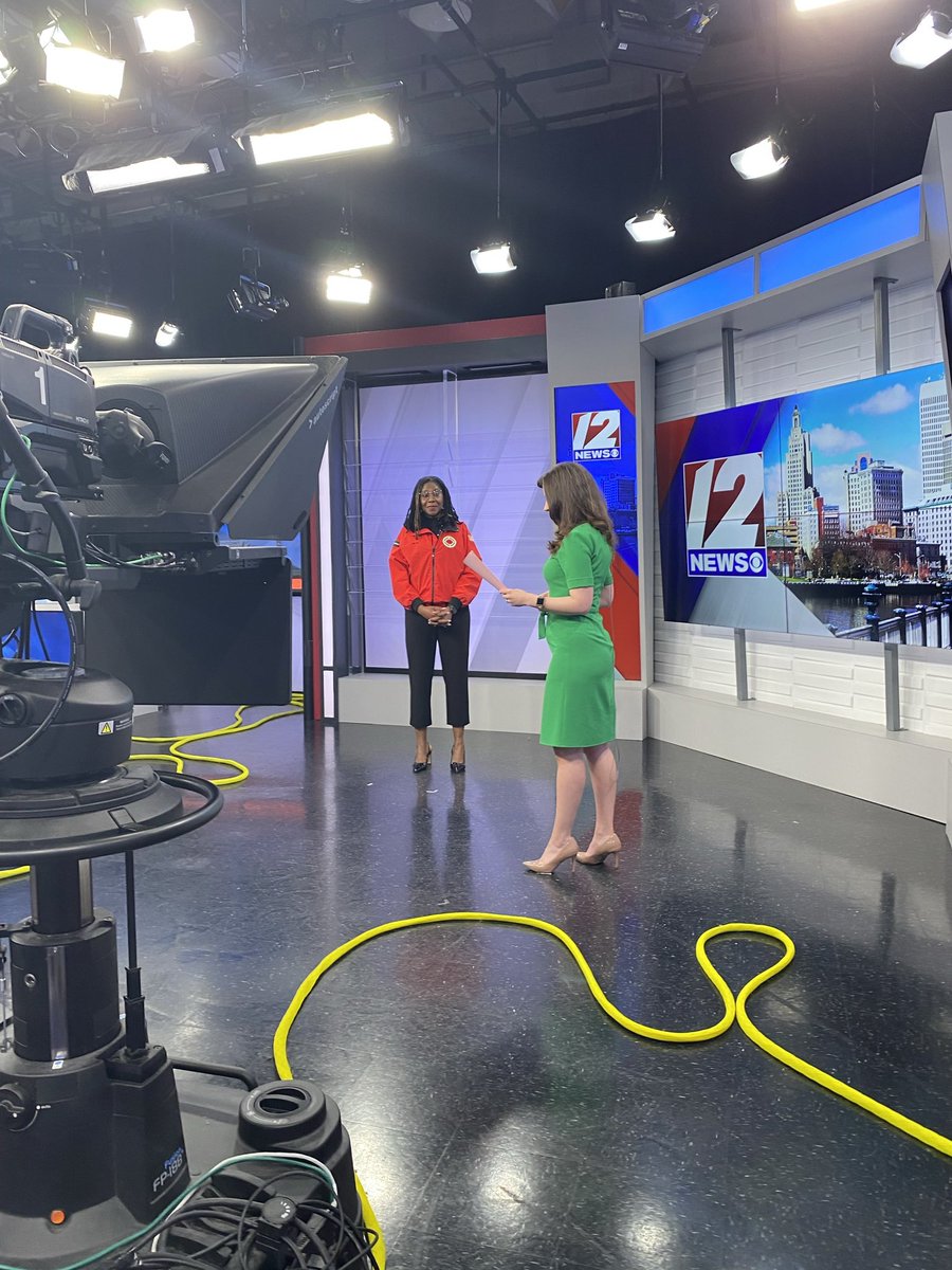 Our fearless leader has been spotted at @wpri12 studios! Executive Director, @Nirva_LaFortune joined WPRI’s Kim Kalunian to chat about @CityYearPVD celebrating 30 yrs of service in RI and the impact every Corps Member has had on the growth of our organization and community!