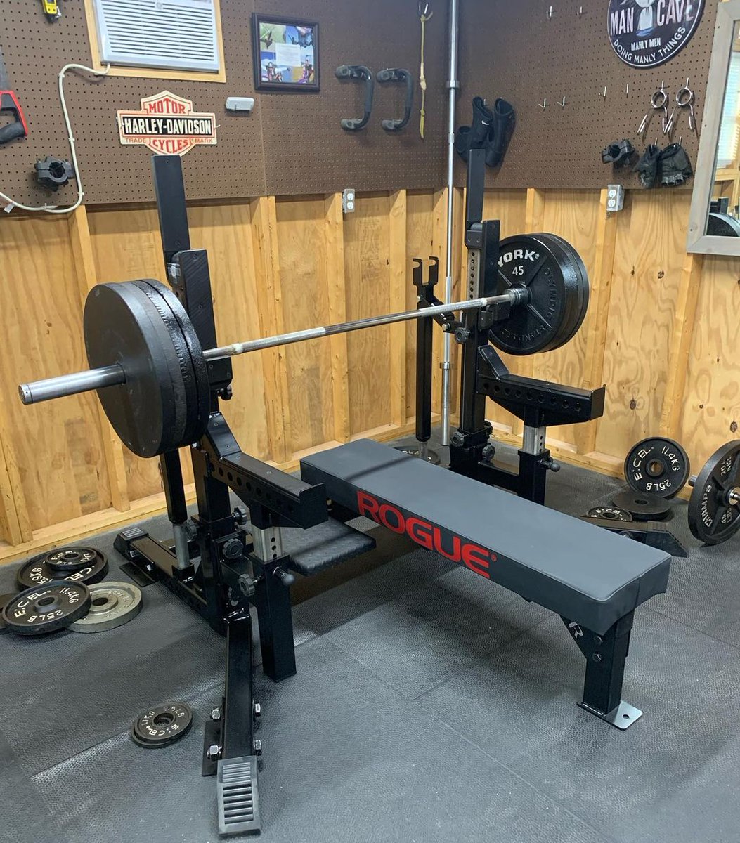 The ultimate bench set up from featuring the Rogue Combo Rack and Fat Pad. roguefitness.com/rogue-combo-ra… Photo: pepchill #ryourogue