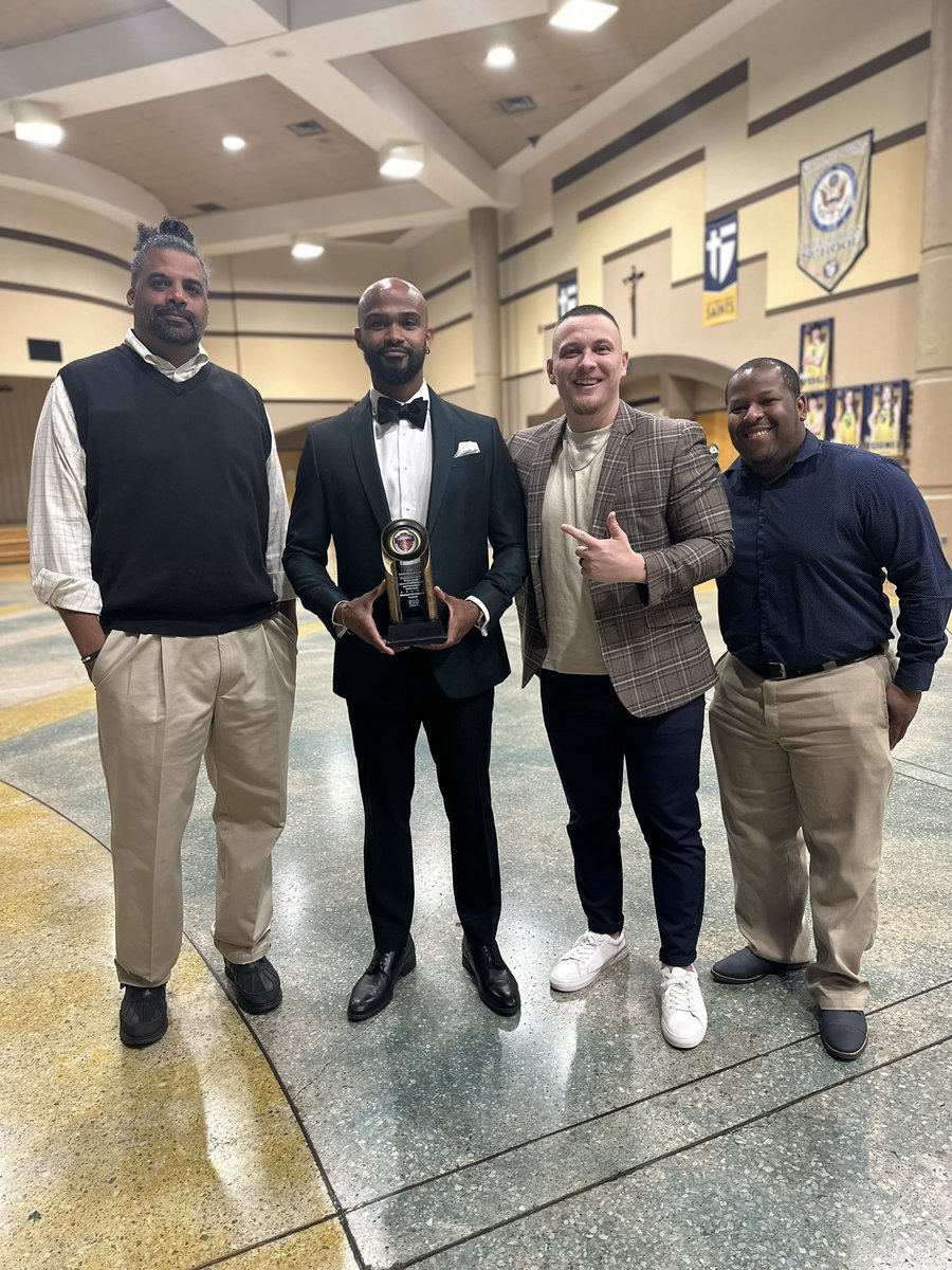 What a night! 🏀 Our State Semifinal team shines: 🏆 Coach Michael Gholston wins Eddie Ryan Award by @DiRennaAwards 🌟 Tim Wooden, Jr. & Brandon Moore head to DiRenna MoKan All-Star game 🎉 Congrats Sarah Campbell, Class of ’82 Central Grad, on GKCBCA Hall of Fame!