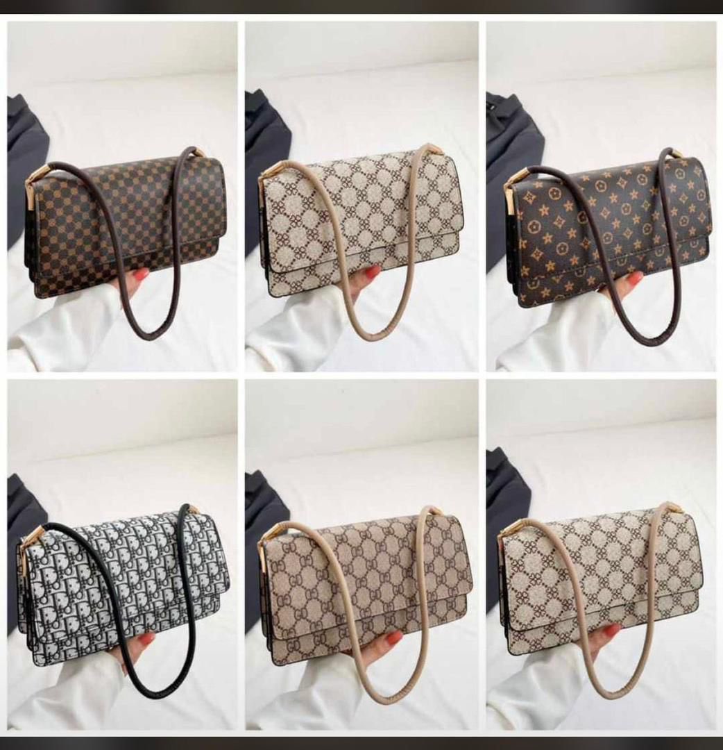 Ruqqoyah77's tweet image. Category: Shoulder bags😍
First frame:9,000
Second frame: 8,000
Third frame:8,000
Last frame:8,500

Please rt🙏