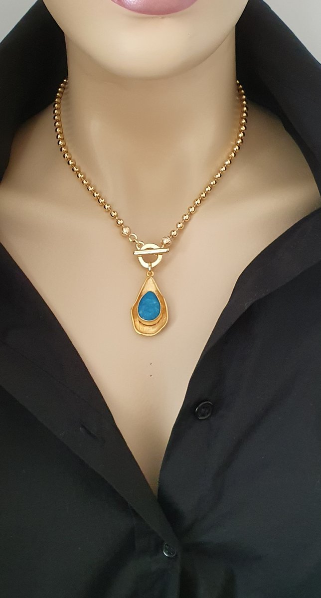 Gold Toggle Necklace with Blue Quartz Pendant 😘
starsjewelryart.etsy.com/listing/171385…
#GoldToggleNecklace
#BlueQuartzPendant
#GoldPlatedChoker
#EverydayGoldNeck
#DaintyGoldChain
#ChainNecklaceGold
#GiftsForMomGold
#CasualJewelry
#BallBeadChoker
#RoundBallNecklace
#BallChainGold
#GoldNecklace