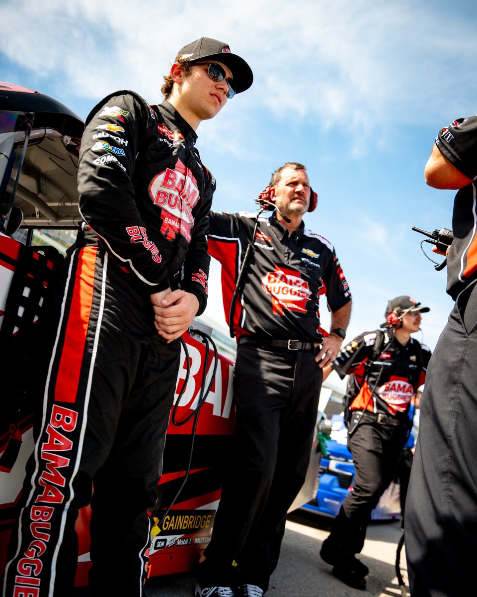 The final minutes before qualifying. @chasepurdy12 | @BamaBuggies