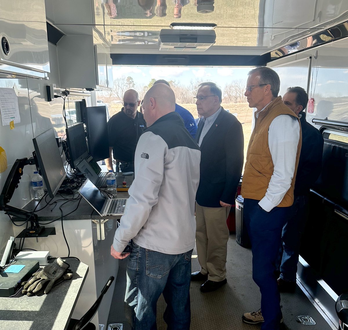 Enjoyed visiting the @RavenIndustries Innovation Campus in Baltic with @JohnBoozman to see the impressive work they are doing to advance precision agriculture technology right here in South Dakota.