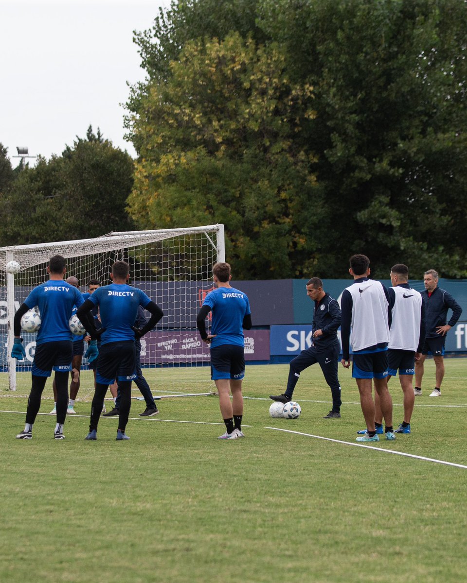 #SanLorenzo volvió a entrenarse pensando en Central Córdoba, bajo la dirección técnica de Leandro Romagnoli. 🔜 El plantel volverá a practicar mañana, desde las 9, y luego viajará a Santiago del Estero.