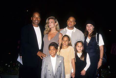 In the FINAL days of O.J. Simpson all his KIDS and visitors who came to his bedside had to sign a nondisclosure agreement. His family was not allowed to have their phones or any devices in the room while saying their goodbyes, via @ABC