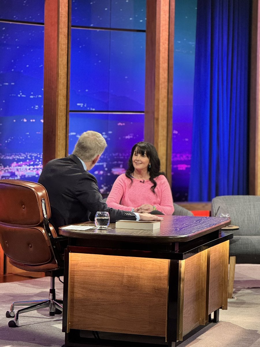 We ❤️ @MarianKeyes #latelate