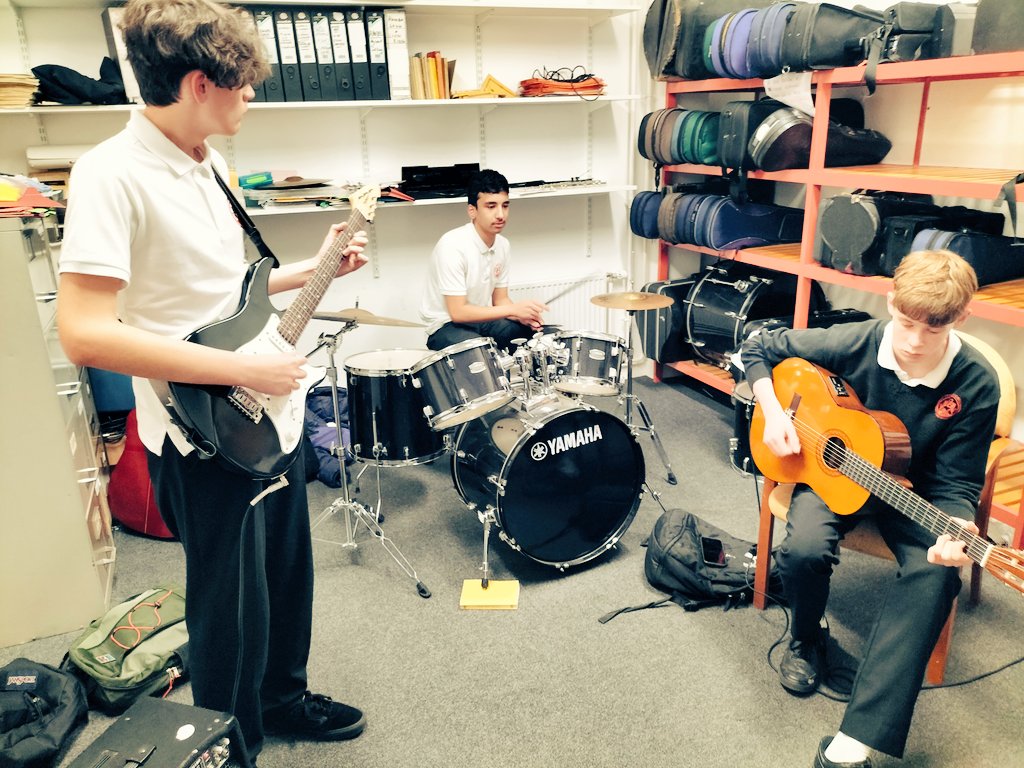 What a way to end the week! So pleased to host the first creative session collaborating with Little Gigs @CdfCuric @cerddcf Three great @officialCHS bands are now working weekly to create and perform sets @ClwbIforBach in the summer. Fantastic opportunities for music making