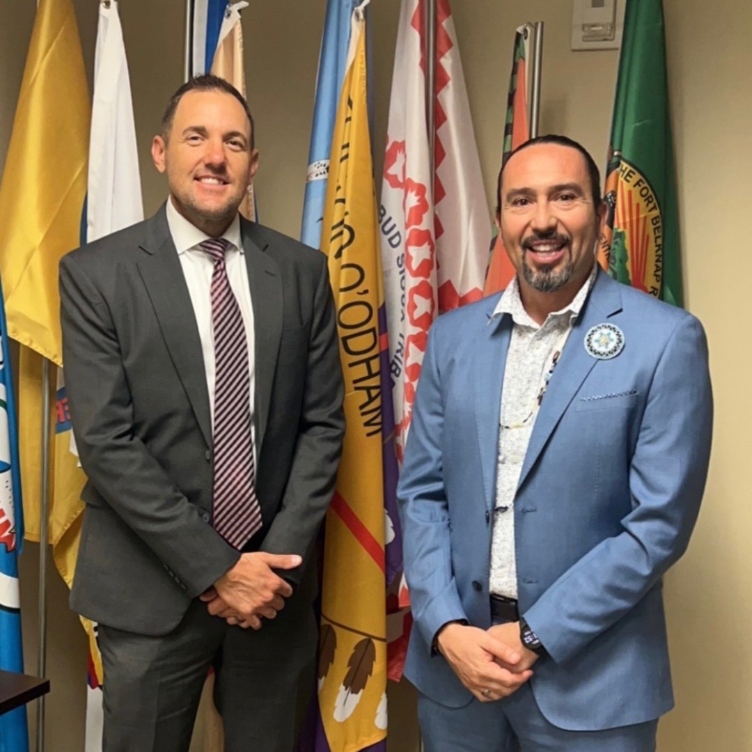 #FBIDallas SAC Yarbrough met with @PWNA4Hope President/CEO & FBI Citizens Academy Alumni Joshua Arce to discuss community connections, opportunities for healthy discussions, and challenges our organizations face. Thank you, Joshua, for taking the time to meet with SAC Yarbrough.