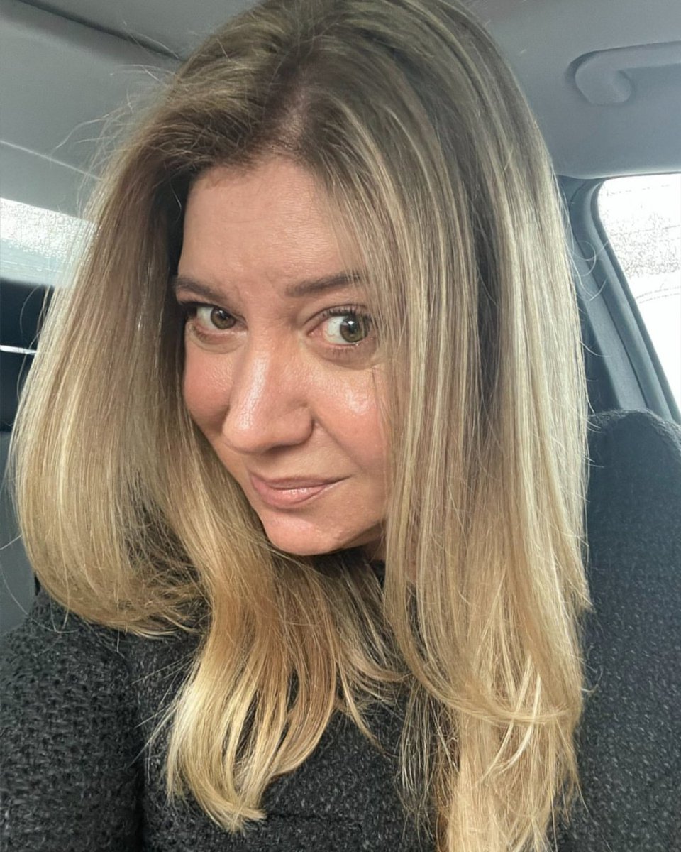 I am bringing a little light to this rainy day! Love when the hair is lightened it means summer is near! ☀️ 

#credit #credittips #healthycredit #crediteducation #goodhairday #friday #friyay #fridayvibes