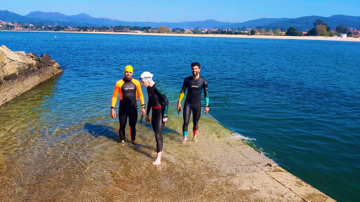 Primer día de aguas abiertas! El agua estaba buenísima. 2500m en gran compañía con Javi y Emilio!