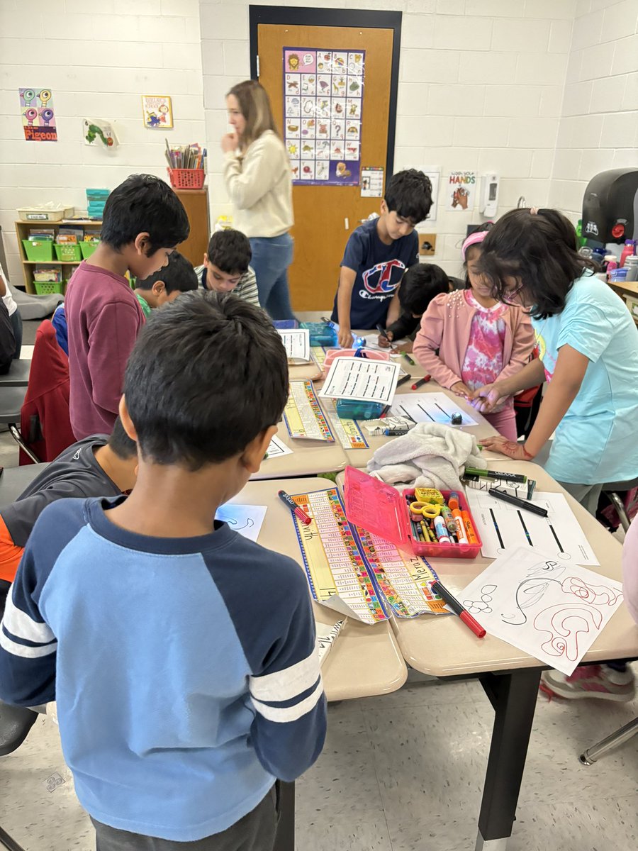 What a great way to end the week! SS coded Ozobots to tell about animal needs! The excitement, communication and collaboration among these 1st grade Ss were priceless. @Colts_CCE @csforlcps @Ozobot @LLawlerCCE