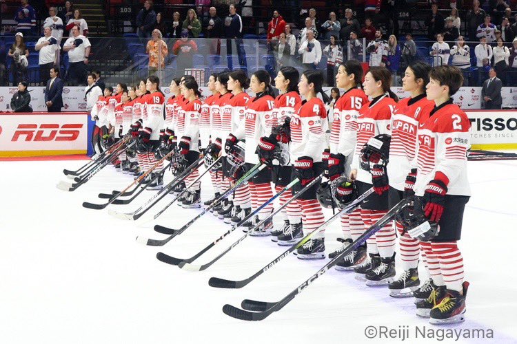 【2024女子世界選手権🇺🇸】 準々決勝はグループＡ1位通過のアメリカに敗れ、日本は今大会を8位で終えました。早朝、深夜帯の試合にも関わらずたくさんの #SMILEJAPAN の応援をありがとうございました！！ 大会の様子は連盟FBからもご覧いただけますfacebook.com/jihf.or.jp #TEAMJAPAN #WomensWorlds