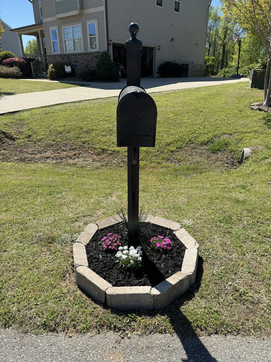 @fermalife Added some dianthus, bee balm and roses in my front garden to go with the ice plants. Finished my mailbox garden too 😍 combined white tuft, more dianthus and ornamental grass! I love Springtime! #ThankingOurFollowers