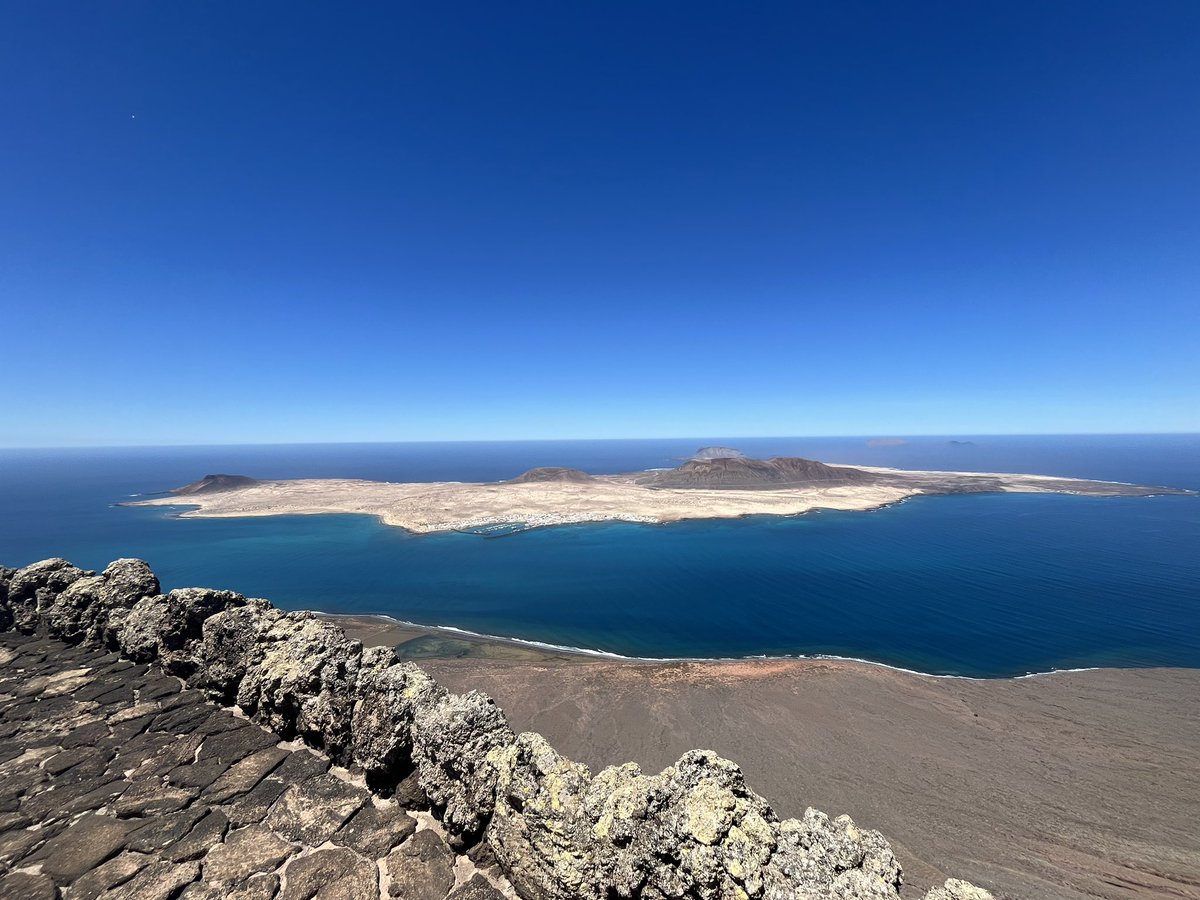 Dad69Geo's tweet image. Taking the beauty of Lanzarote today. What a treat.
