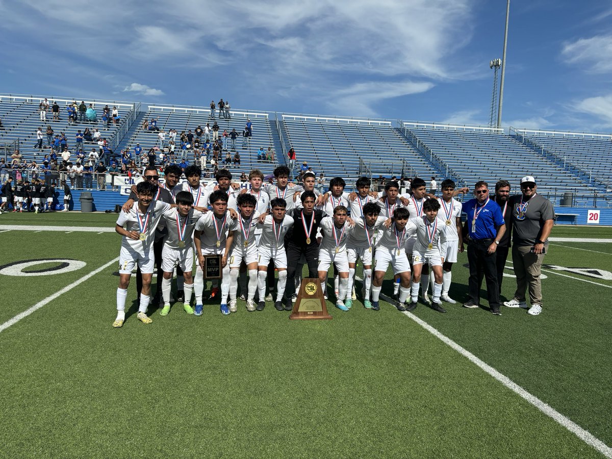 SamGuzmanTV's tweet image. Ladies and gentleman, @SEISDboysSoccer are the Class 4A state champs!