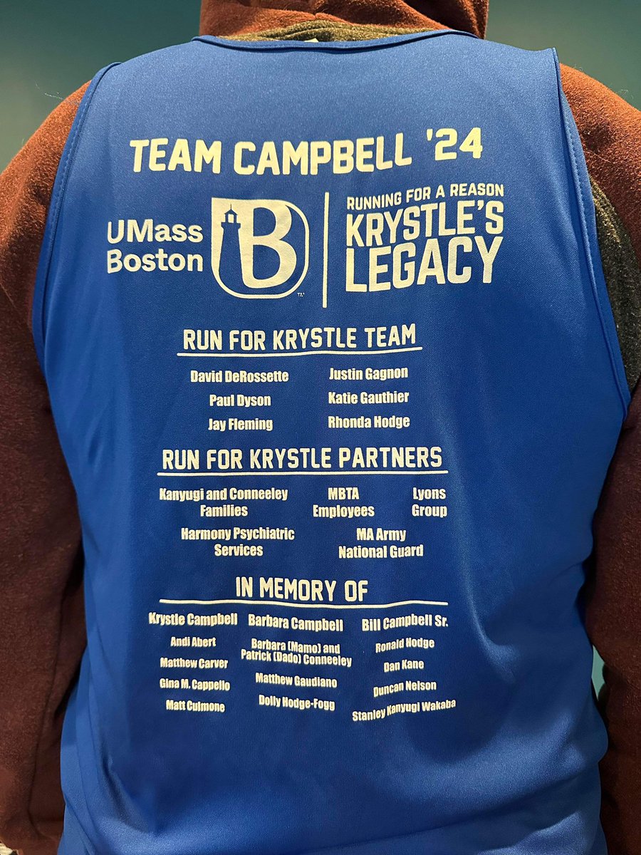 ❤️ what an awesome gesture by @UMBalumni /@UMassBoston @bostonmarathon team running in honor of the #KrystleCampbell scholarship. They included my brother Matt's name on their singlet for Monday. Still time to support: alumni.umb.edu/s/1355/campaig…