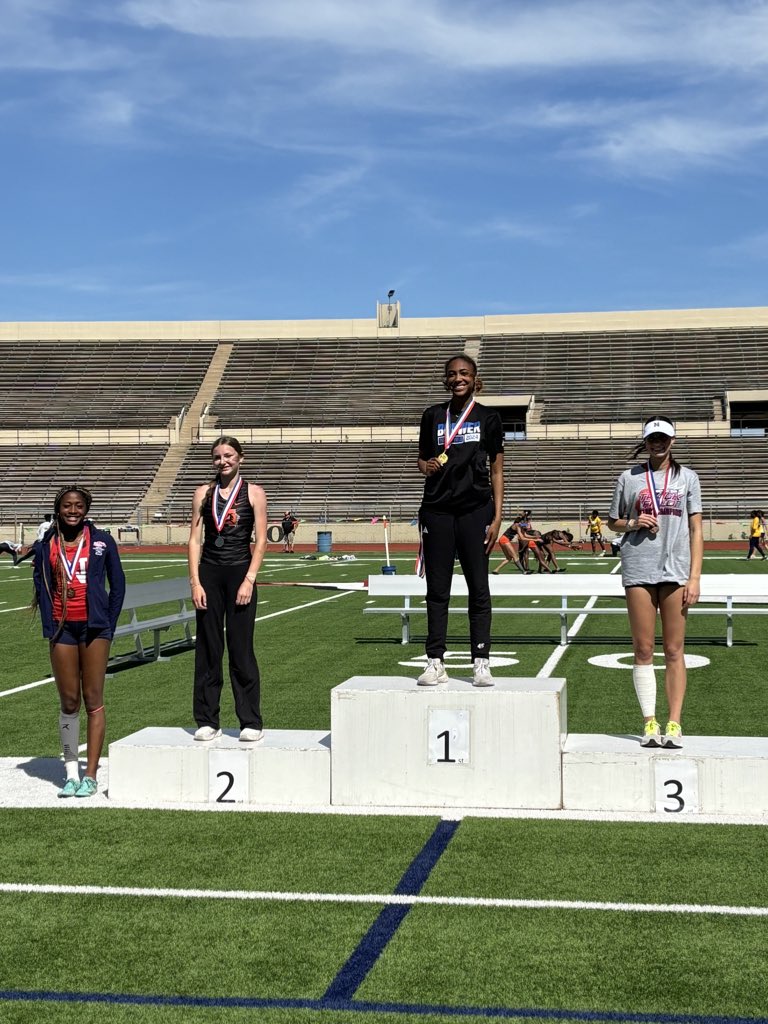 Congrats to @Pe_ynn and @levariya_p for advancing to Regionals in High Jump!!