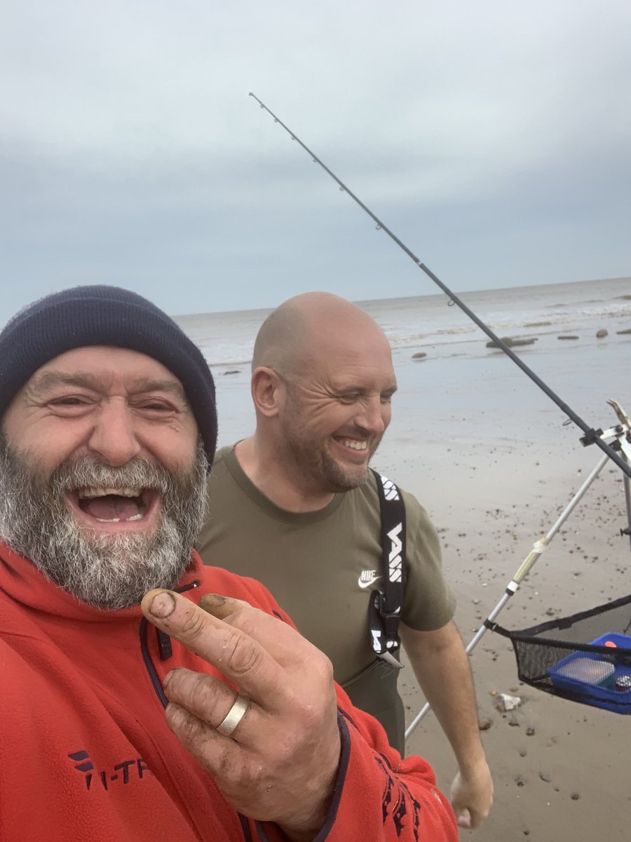 goubahullkr's tweet photo. As if it couldn’t get any fookin better lol we were on spurn point listening to sport. Talk , this seal popped up and said ,,, you listening to that bull shittin cunt boys ??  We said yeah , the seal said he’s as slimey as this fookin flat fish iv just eaten https://t.co/2zO0QRHUfa