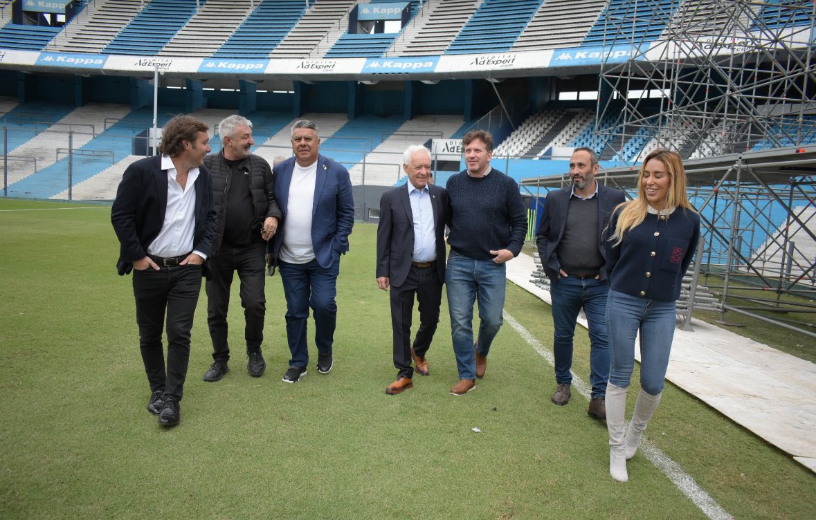 Victor Blanco, Presidente de #Racing en @TyCSports “Este año es imposible que la cancha sea sede de la Final de la Libertadores, la visita de CONMEBOL fue para finales a futuro”. “Domínguez quedó sorprendido con el Cilindro, aún tenemos obras por realizar”.