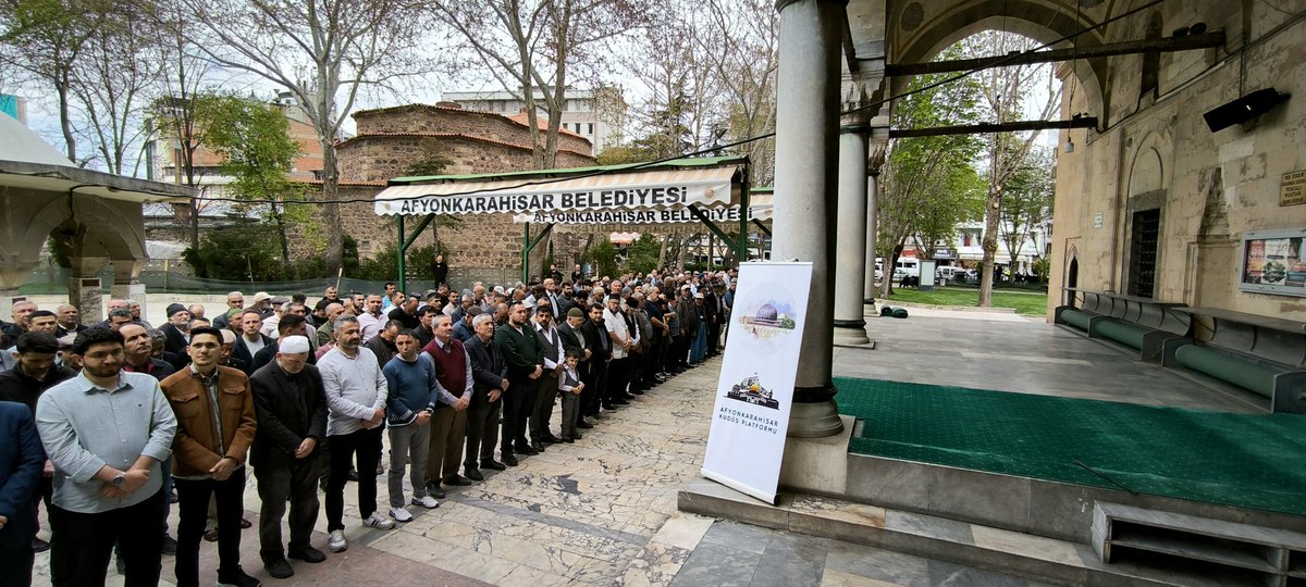 📌Afyon Kudüs Platformu olarak Hamas büro başkanı İsmail Heniye’nin üç oğlu, üç torunu,Pençe Kilit Harekatı ve Gazze’de şehit olanların ruhuna ithafen Gedik Ahmet Paşa Cami'nde cuma namazına müteakip gıyabi cenaze namazını kıldık.

'Şehadet bir çağrıdır tüm nesillere ve çağlara.'