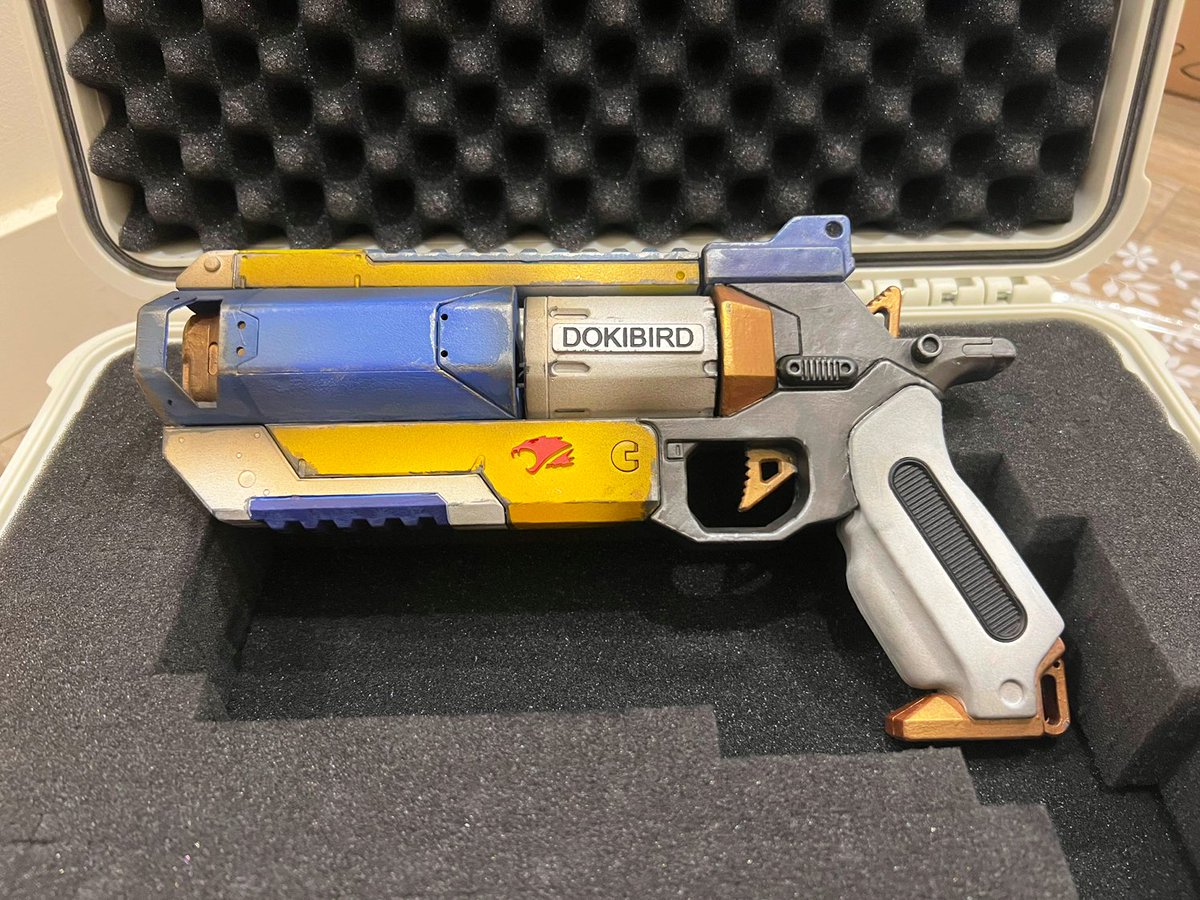dokibird's tweet photo. THERE WAS A SECRET SECOND PACKAGE FROM IBUYPOWER AND HYTE!! I didn’t realize there were so many dragoons in the company, thank you so much for the custom wingman 🥹💛 at this rate, your boss might be a secret dragoon https://t.co/k3zboDWzQ5
