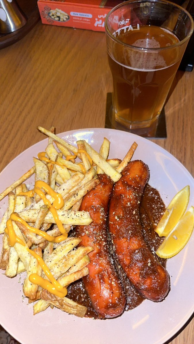 این قسمت Currywurst