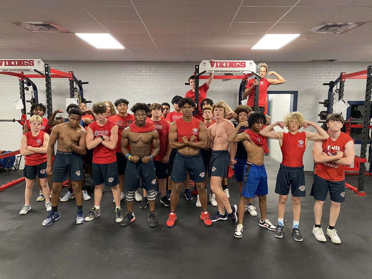 The guys absolutely crushed the Weightroom and powered through some intense workouts this week. It’s been a minute but in case you forgot… Today is Friday… soooo we gotta make sure we Flex on’em!!! #VAKA #FDUB #PUMPHOUSE #FLEXFRIDAY #RISEasONE #GoVikings #RECRUITtheFORT